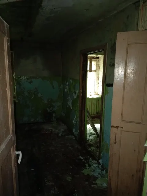 Земельный участок общей площадью 451 кв.м., кадастровый номер 18:10:014004:30, с расположенным  на нем зданием (пожарное депо) общей площадью 369,5 кв.м., с кадастровым номером 18:10:014007:747, по адресу: Удмуртская Республика, Камбарский район, с. Кама, ул. Нижнекамская, д. 2.