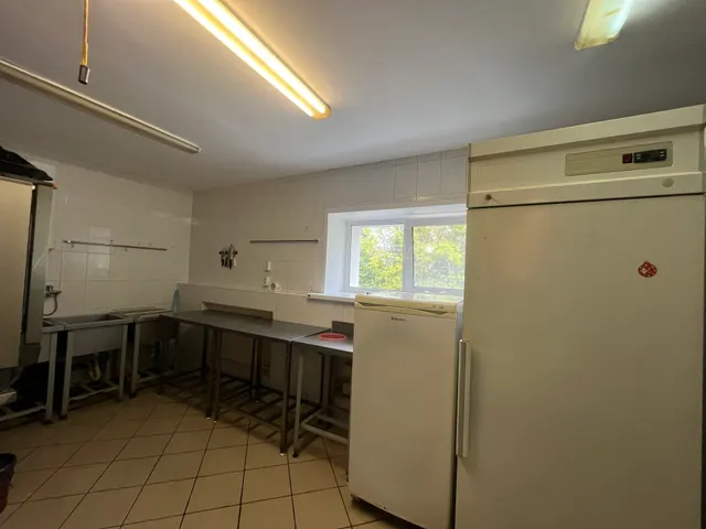 Помещение № 33 на 1 этаже площадью 40,4 кв.м. по адресу: 442152, Пензенская область, г. Нижний Ломов, ул. Советская площадь, стр. 2