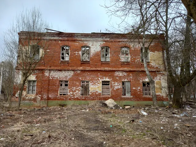 Нежилое здание, 2-этажное, площадь 2 188,5 кв. м., адрес: Ярославская область, муниципальный округ Переславль-Залесский, город Переславль-Залесский, площадь Комсомольская, дом 39, кадастровый номер: 76:18:010806:66