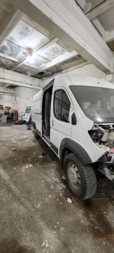 Автомобиль Citroën 22085-03, 2017 г.в., VIN XU6220853H0000080, г.н. К287ЕУ51, по документам цвет черный, по факту - белый, после аварии, по кузову вмятины, царапины, боковые двери сняты, двигатель и передний бампер отсутствуют. Работоспособность не проверялась. Заложенное имущество. Расположено по адресу: Мурманская обл., Кольский р-н, тер. п/ф "Снежная", корп. 18. Должник ООО «Северстроймонтаж».