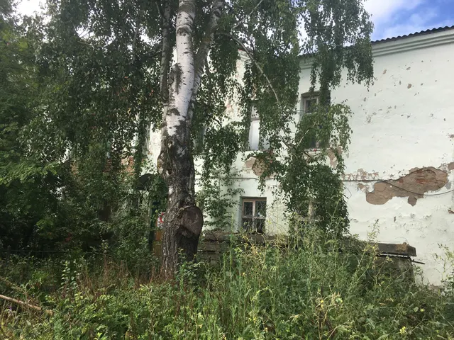 нежилое здание, общей площадью 411,1 кв.м., год постройки 1968, кадастровый номер 13:11:0101012:316 по адресу: Российская Федерация, Республика Мордовия, м. р-н Кадошкинский, г.п.Кадошкинское,  р.п.Кадошкино, ул.Октябрьская, зд. 21, с земельным участком площадью 585 кв.м., кадастровый номер 13:11:0101012:854, категория земель: земли населенных пунктов, по адресу: Российская Федерация, Республика Мордовия, м. р-н Кадошкинский, гп.Кадошкинское, р.п.Кадошкино, ул.Октябрьская, з/у 21