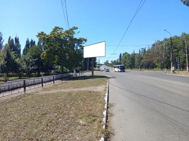 (№ в Схеме РК 6) Адрес: г. Харцызск, пер. Клары Цеткин, на пересечении с ул. Нахимова, координаты: 48.047741,38.130996 Тип РК: билборд Вид смены изображения: диджитал-экран Размер информационного поля РК (ВхШ,м):3х6 Кол-во информационных полей РК: 1 Общая площадь информационных полей РК (кв. м): 18 Технологические характеристики РК: технологически сложная