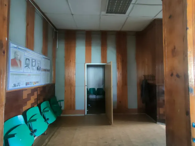 Нежилое помещение, площадью 127,3 кв.м, с кадастровым номером 45:06:033406:605, расположенное по адресу: Курганская область, Каргапольский район, с. Чаши, ул. Советская, здание 15