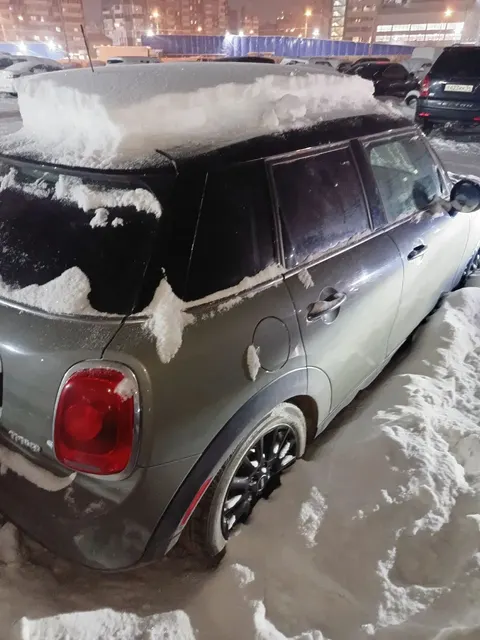 Легковой автомобиль комби (хэтчбек) MINI COOPER, 2015 г.в., г/н A264УO124, VIN WMWXS5C56FT837739, номер кузова WMWXS5C56FT837739, номер двигателя B57D30B60946372, цвет серый. Начальная цена продажи 954 000 руб. руб. Задаток 143150 руб.