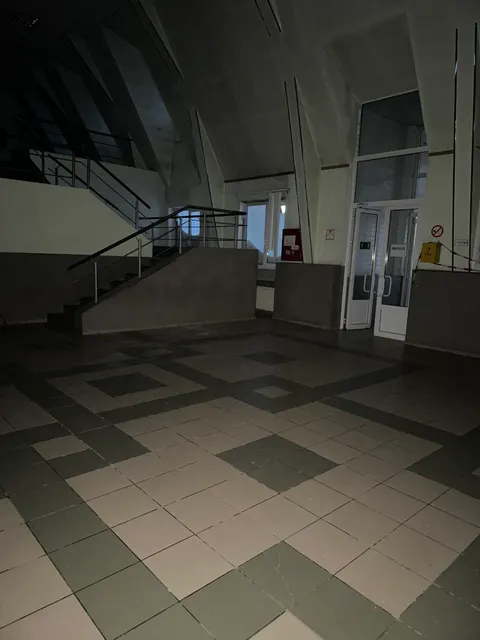 Автовокзал для вахтовых перевозок, площадью 598,3 кв.м, кадастровый номер объекта – 11:15:0101018:90 и земельный участок, площадью 10 000,00 кв.м, кадастровый номер объекта – 11:15:0101018:5. Местонахождение: Республика Коми, г. Усинск, ул. Возейская, д. 22