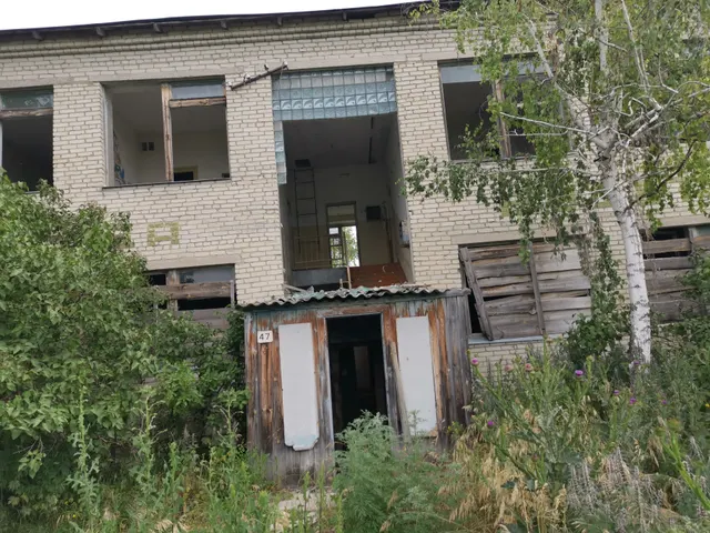 здание детского садика с земельным участком