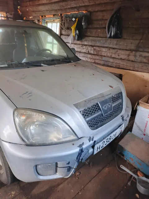 Легковой автомобиль: ЧЕРИ; SUV T11 (SQR7247); 2007 г.в., г/н Н238ОЕ75, цвет серый, VIN: XUVDB14B170005301., номер кузова (прицепа): XUVDB14B170005301. ПТС отсутствует. Передний бампер в сколах, повреждения лакокрасочного покрытия, решетка радиатора присутствует, задний бампер присутствует, отсутствует двигатель, машина не на ходу, около бензинового бака вмятина, по всему кузову ТС имеется повреждения лакокрасочного покрытия в виде царапин и сколов, руль присутствует