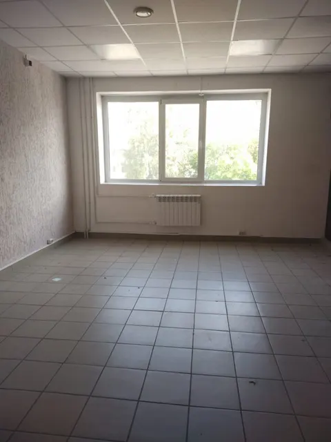 Нежилое помещение площадью 560.7 кв.м с кадастровым номером 22:63:010310:669 (РНФИ П13220006009) по адресу: Алтайский край, г. Барнаул, ул. Солнечная поляна, д. 26а, гаражный бокс 121