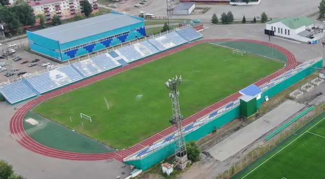 Часть футбольного поля (естественное покрытие) площадью 3900 кв.м, кадастровый номер 16:45:020141:117, год завершения строительства - 2003 г., адрес: Татарстан, Альметьевский муниципальный район, г. Альметьевск, ул. Белоглазова, д. 62а, срок действия договора аренды - 6 месяцев, целевое назначение имущества - для организации массовых катаний на коньках, график организации массовых катаний - понедельник – воскресенье с 08.00 до 22.00. Балансодержатель:МАОУ ДО«СШ по футболу» Альметьевского района.