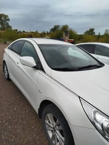 Лот 1: HYUNDAI SONATA 2.0 AT, легковой, год изготовления 2012, регистрационный номер  У 496 ХО 116 RUS, идентификационный номер (VIN) КМНЕВ41ВВСА457948, мощность 150 л.с. (110 кВт)., тип двигателя бензиновый, цвет белый Начальная цена (с НДС): 695 000 рублей.