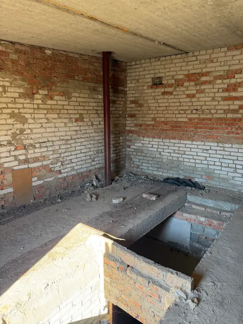 земельный участок площадью 28,0 кв. м с кадастровым номером 61:52:0030084:1170 с расположенным на нем нежилым зданием (гараж) площадью 25,0 кв. м с кадастровым номером 61:52:0030084:3353 по адресу: Ростовская область, г. Каменск-Шахтинский, "Звезда"