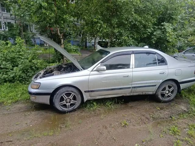 Автомобиль Toyota Corona г/н У362СХ27,1993г.в., № кузова  ST1914010004, б/у, серебристого цвета, по кузову имеются многочисленные царапины, сколы, повреждения лакокрасочные покрытие