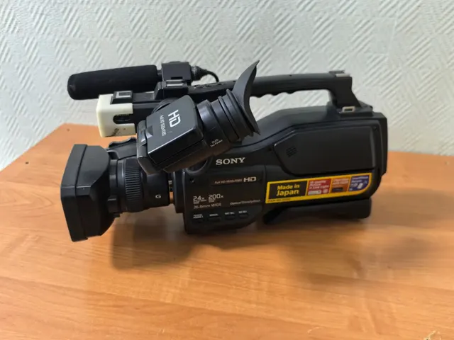 Видеокамера Sony HXR-MC2500
