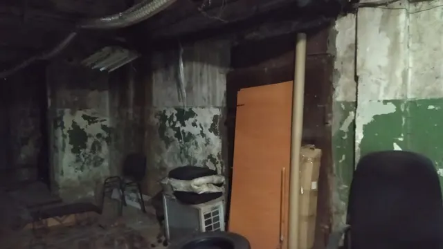 Нежилое помещение позиции 18, 19, 26-28, назначение: нежилое, общей площадью 53,4 кв.м., этаж: № цокольный, кадастровый номер:74:25:0303205:711. Адрес (местоположение): Россия, Челябинская область, г. Златоуст, ул. им. Н.Б. Скворцова, д. 32.