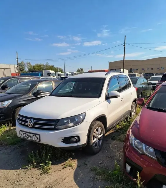 VOLKSWAGEN TIGUAN