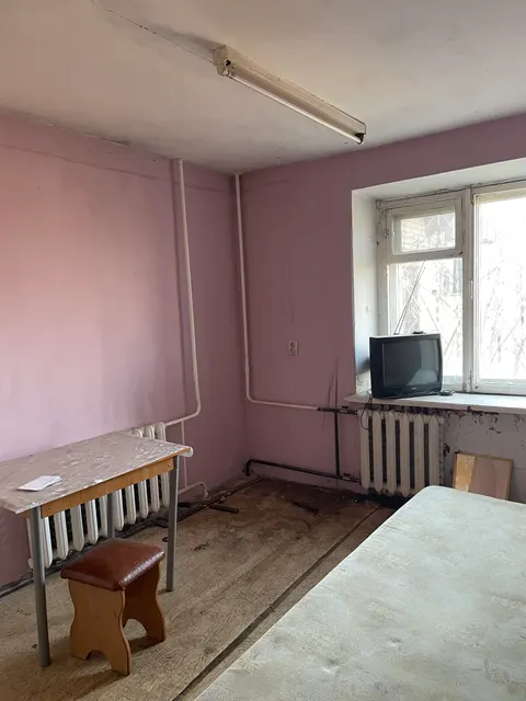 Право заключения договора аренды в отношении недвижимого муниципального имущества – 521/1000 доли нежилого функционального помещения № 1 (43-52) общей площадью                     84,6 кв. м, в виде комнат № 50-52 и мест общего пользования от комнаты № 46, предоставленных пропорционально занимаемой площади, общей площадью доли 44,1 кв. м, расположенного по адресу: Хабаровский край, г. Хабаровск, Железнодорожный, ул. Краснодарская, д. 31А, пом. I (43-52). Кадастровый номер 27:23:0000000:14048