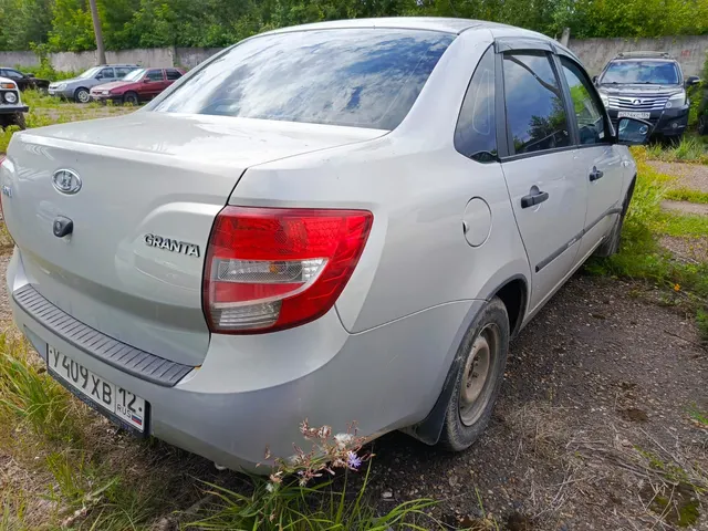 Легковой автомобиль LADA 219010 LADA GRANTA ; 2018г.в.; г/н У409ХВ12; VIN XTA219010J0526870,  противотуманные фары отсутствуют, лобовое стекло треснутое