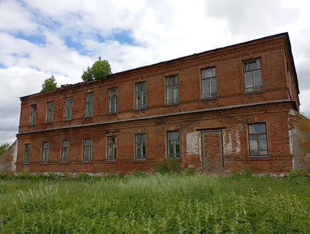 нежилое здание с кадастровым номером 68:12:0801017:60, находящееся в муниципальной собственности Первомайского муниципального округа Тамбовской области