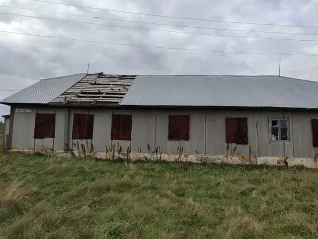 нежилое здание (дом досуга, школы) назначение: нежилое (на разбор), общей площадью 200,00 кв. м.2., расположенное по адресу: Российская Федерация, Алтайский край, Змеиногорский район, п. Новохарьковка, ул. Школьная, д. 6