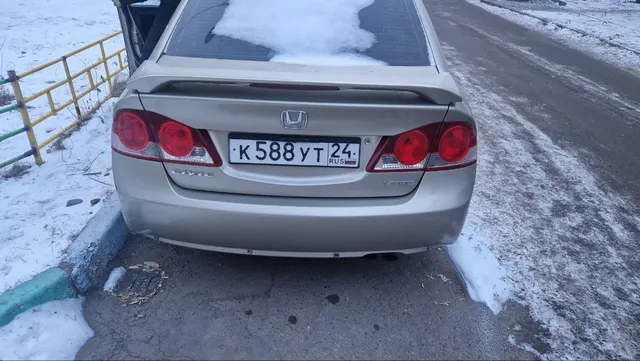 Автомобиль Honda Civic, г/н К588УТ24, 2007 г.в., VIN JHMFD16707S222970, двигатель № 2046965, цвет золотистый, Пороги со следами коррозии фара и бампер разбиты, задняя дверь замята, сколы ЛКП комплектность и состояние  не проверялась данное имущество обращено в доход государства, находится в г.Красноярск (Документы и ключи отсутствуют)-90% Повторная публикация в связи с отказом покупателя