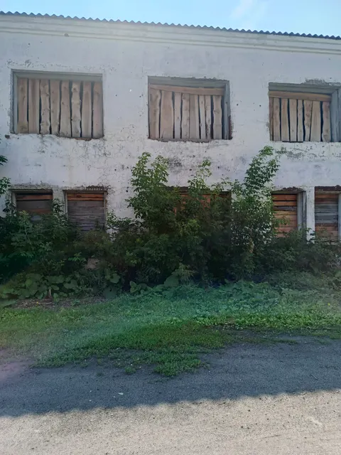Здание, назначение: нежилое, площадь: 364,4 кв.м., этаж: 2, кадастровый номер: 45:16:000000:1227, расположенное по адресу: Российская Федерация, Курганская область, м.о. Притобольный, с. Глядянское, ул. Советская, зд. 12; земельный участок с кадастровым номером 45:16:030109:189, площадь 400 кв. м,