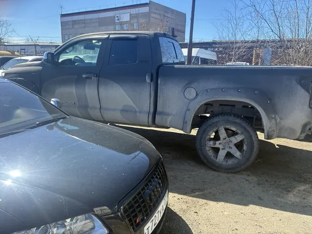 Автомобиль марки "TOYOTA TUNDRA" VIN 5TFBY5F1XAX095822, черного цвета, 2009 г.в., г/з Е808ТО186. ТС обременено ЗАЛОГОМ, который остается на имуществе, согласно ГК РФ (покупатель оплачивает залог самостоятельно). ТС имеет ограничения ФССП на регистрационные действия (ключи и документы отсутствуют, техническое состояние не проверялось, пробег не известен). Имущество продается в том виде, в каком оно есть, в случае продажи возврату/обмену не подлежит.