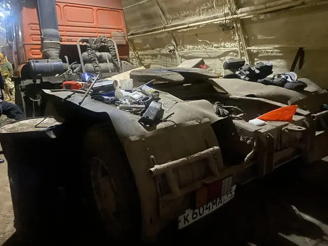 Седельный тягач, Камаз 6460, 2012 г.в., без прицепа, гос.номер К604МА14, цвет оранжевый. Не на ходу. Местонахождение: РС(Я). Собственник ООО ПРОИЗВОДСТВЕННОЕ ПРЕДПРИЯТИЕ « МАКСИМ».