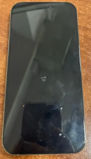 Сотовый телефон марки iPhone Разбит экран, (ЗАБЛОКИРОВАН)