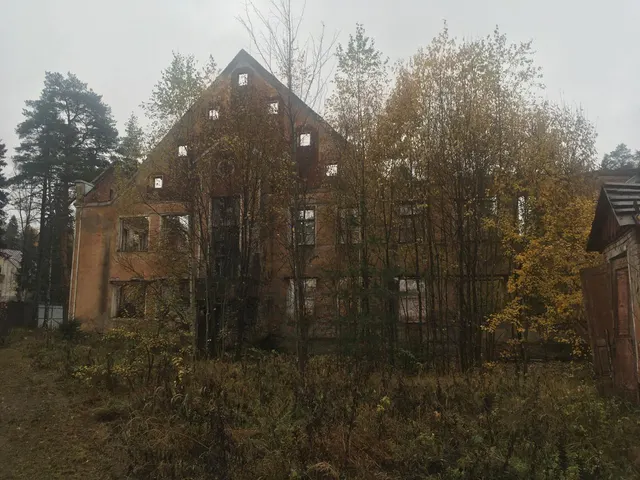 Имущество, находящееся в собственности Ярославской области, расположенное по адресу: Ярославская область, р-н Тутаевский, п. Красный Бор, ул. Верхняя Дача, д. 11, с земельным участком