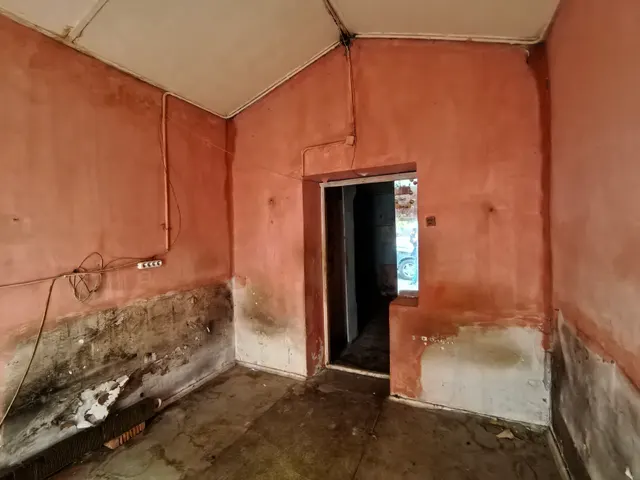Продажа единым лотом имущества, находящегося в собственности города Москвы: Нежилое здание по адресу: г. Москва, пер. 1-й Щипковский, д. 15, стр. 2 площадью 35 кв.м, кадастровый номер 77:01:0006015:1067 и Земельный участок площадью 71 кв. м по адресу: г. Москва, пер. 1-й Щипковский, з/у 15/2, кадастровый номер 77:01:0006015:4402