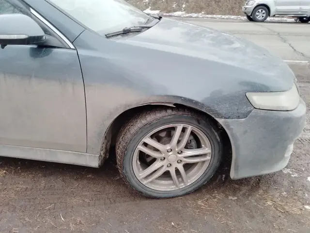 Легковой автомобиль Honda Accord, 2005 г.в., г/н Х980ТА124, VIN JHMCL96806C205577, № кузова JHMCL96806C205577, цвет темно-серый. Идентификационные номера не сверялись, рабочее состояние не проверялось, ключи и документы отсутствуют, автомобиль закрыт. Должник Семенов М.В. Обременения: Арест, запреты на рег. действия. Начальная цена 436050,00 руб. Задаток 66000,00 руб. (пор. 2107)