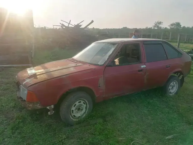 Автомобиль Москвич 214100 в аварийном состоянии, г/н Р823 ЕР24,1997 г.в., VIN XTB214100V0578673, двигатель № 2106-4885184, цвет красный комплектность и состояние  не проверялась данное имущество обращено в доход государства, находится в Шарыповском районе