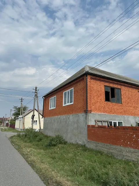 Жилой дом, площадью 306,8 кв.м, кадастровый номер 20:04:0401007:1238; Земельный участок (для индивидуального жилищного строительства), площадью 1600 кв.м, кадастровый номер 20:04:0401007:1186
