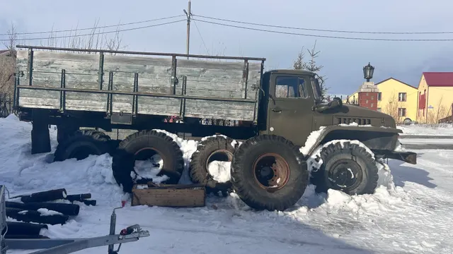 Автомобиль УРАЛ4320
