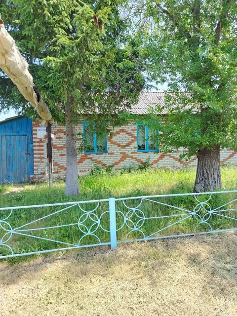 Здание  фельдшерско-акушерского пункта одновременно с земельным участком по адресу: Курганская область,  Шадринский район,  с. Верхозино,  ул. Советская, д. 76