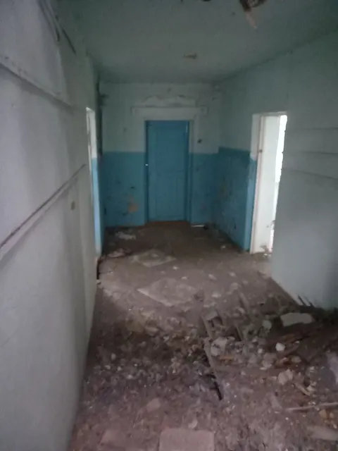 Здание, назначение: нежилое,  площадью 167,7 кв. м., кадастровый номер 66:04:0000000:1229, расположенное по адресу: РФ, Свердловская область, м. о. Ачитский, д. Еманзельга, ул. Нагорная, д. 5А и земельный участок с кадастровым номером 66:04:4101001:163, площадью 1307 кв. м., категория земель - земли населенных пунктов, вид разрешенного использования – общественное управление, расположенный по адресу: РФ, Свердловская область, м. о. Ачитский, д. Еманзельга, ул. Нагорная, з/у 5а