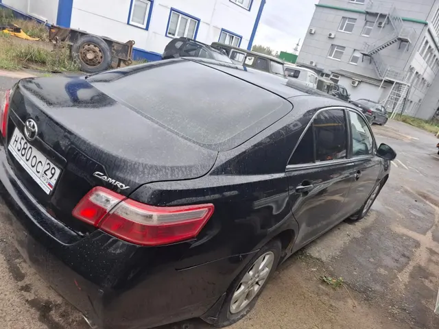 Транспортное средство Toyota Camry, 2010 года выпуска, цвет - черный, VIN XW7BE40K40S015696, государственный номер Н580ОС29. Состояние ТС: коррозия и царапины по всему кузову, отсутствует заглушка на замке правой передней двери. (на стоимость сложившуюся по итогам аукциона, будет начислен НДС 22%)