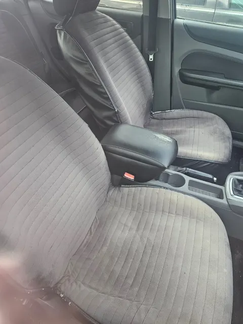 Автомобиль Ford Focus г/н А137ХЕ123, цвет белый, 2008 г.в. Документы отсутствуют.