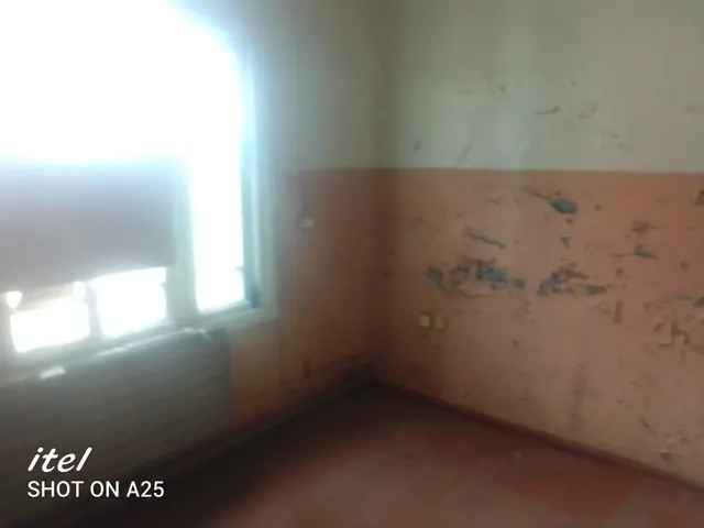 Земельный участок площадью 357 кв.м, кадастровый номер 29:14:140704:22 (реестровый номер федерального имущества П11310002389), категория земель – земли населенных пунктов, вид разрешенного использования – для общественно-деловых целей, с расположенным на нем объектом недвижимости – нежилое здание (лабораторный корпус) площадью 57,2 кв.м, кадастровый номер 29:14:140704:471 (реестровый номер федерального имущества П12310003563).