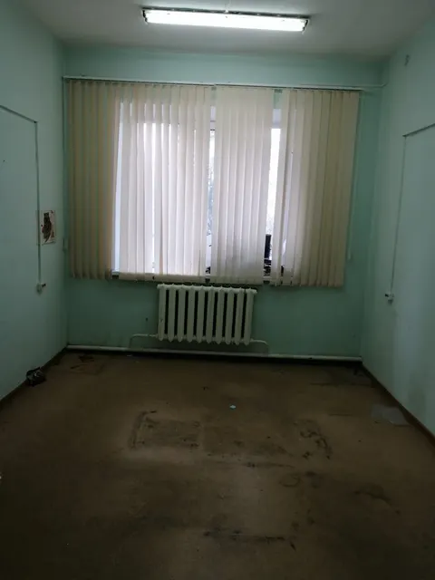 Земельный участок площадью 623 кв.м, кадастровый номер 29:05:130109:5 (реестровый номер федерального имущества П11770003970), категория земель – земли населенных пунктов, вид разрешенного использования – для производственной деятельности,  с расположенным на нем объектом недвижимости – нежилое здание площадью 368,8 кв.м, кадастровый номер 29:05:130109:482 (реестровый номер федерального имущества П12770059198).