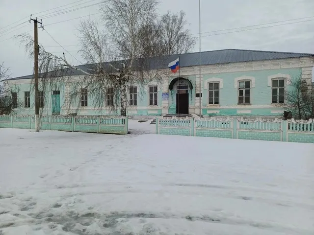 - Нежилое здание (Здание Никольской 2-й ООШ с пристройкой),  площадью 578,4 кв.м., с кадастровым номером 36:08:2300001:53; - Нежилое здание площадью 15,4 кв.м., с кадастровым номером 36:08:2300001:48; - Земельный участок, на котором расположены указанные объекты, с кадастровым номером 36:08:2300001:26
