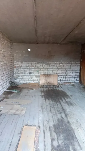 Земельный участок с кадастровым номером 11:12:1701011:73, РНФИ П11110003462, площадью 26 кв.м, с расположенным на нём объектом недвижимого имущества: здание (гараж)  с кадастровым номером 11:12:1701011:1596, РНФИ П12110077544, площадью 43,1 кв.м, по адресу: Республика Коми, г. Печора, ГСК "Сигнал", гараж № 8