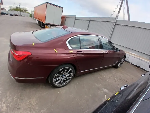 Легковой автомобиль БМВ 750LI XDRIVE, 2016 года выпуска, идентификационный номер (VIN): WBA7F21050G781206, № кузова (прицепа): WBA7F21050G781206, шасси (рамы): отсутствует, мощность двигателя: 449 л.с., 330,2 кВт, объем двигателя: 4395 куб.см, цвет: темно-красный, гос. номер М529МР77