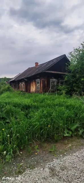 Жилой дом с земельным участком