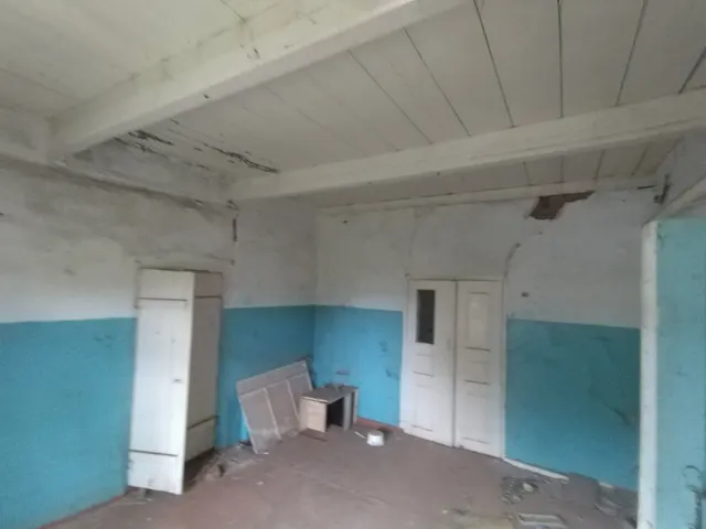 Нежилое здание, земельный участок
