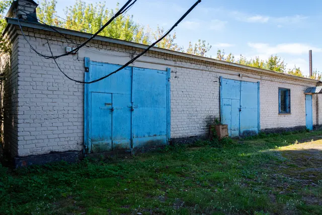 Лот №1: Сооружение, общей площадью 1 845,5 кв. м, кадастровый номер 48:16:0470102:43; Земельный участок общей площадью 9 177 +/- 34 кв.м., кадастровый номер: 48:16:0470120:8, расположенные по адресу: Липецкая область, Усманский муниципальный район, городское поселение город Усмань, город Усмань, ул. Комарова, сооружение 1