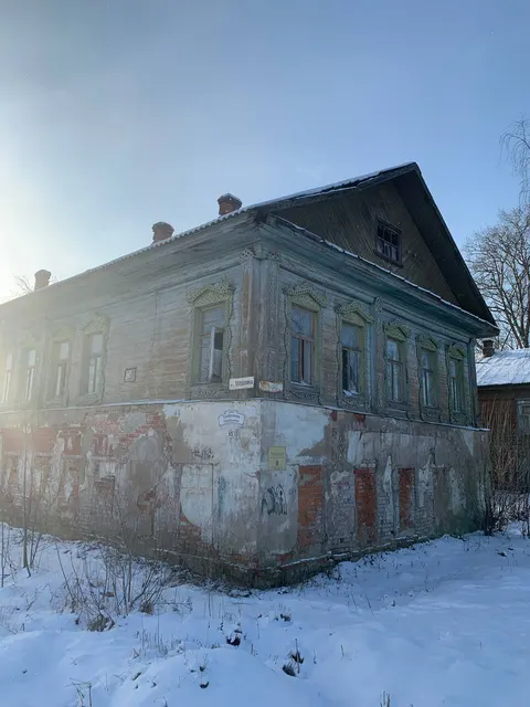Нежилое здание, общей площадью 257,7 кв. м, кадастровый номер: 76:21:010101:409, с земельным участком, общей площадью 543 кв. м, кадастровый номер 76:21:020208:5, расположенных по адресу: Ярославская область, г. Тутаев, ул. Панина, д.40