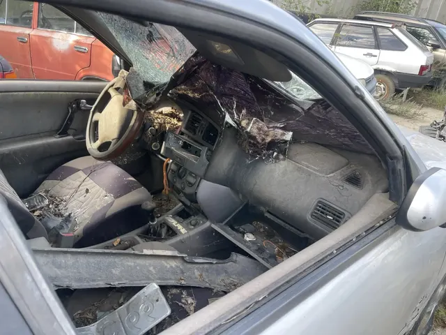 Имущество в качестве годных остатков : Автомобиль Ниссан Примера Х205ВС66, 2001 г. в., VIN SJNBCAP11U0503106