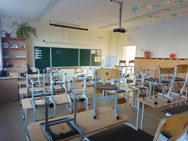 Нежилое помещение здания школы по адресу Пермский край, г. Чайковский, бульвар Текстильщиков, д.6, площадью 53,9 кв.м