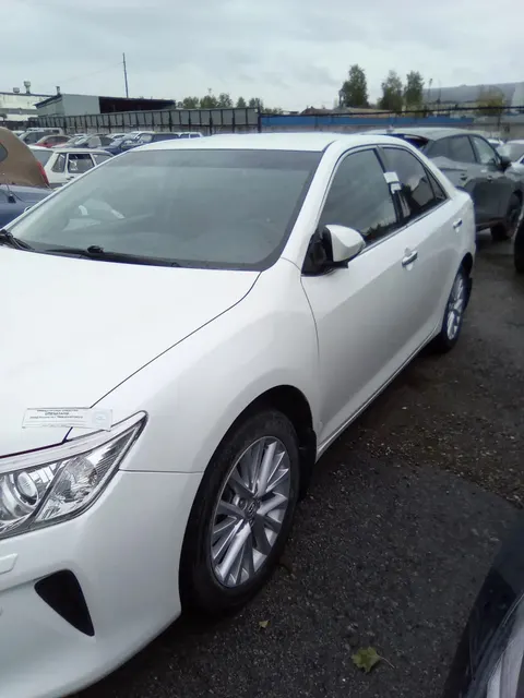 Автомобиль марки  Toyota Camry, цвет белый перламутр, 2015 год выпуска, гос.знак О916АХ186, VIN XW7BF4FK80S108824 ТС имеет ограничения ФССП на регистрационные действия (ключи и документы отсутствуют, техническое состояние не проверялось, пробег не известен). Имущество продается в том виде, в каком оно есть, в случае продажи возврату/обмену не подлежит. За скрытые дефекты имущества Продавец ответственности не несет.